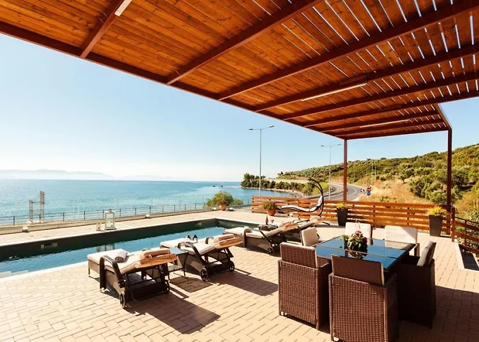 Seaside Summer Bliss - Aurora Luxury Pool Paradise