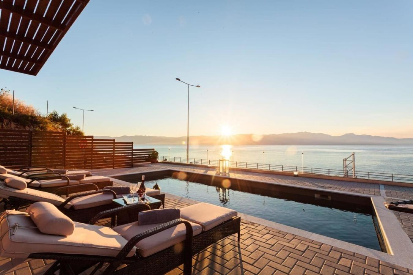 Seaside Summer Bliss - Aurora Luxury Pool Paradise * Πεταλίδι